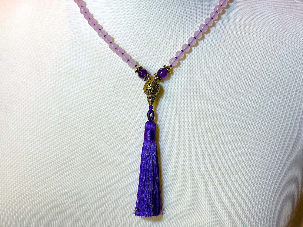 rosequartz-amethyst-mala-necklace-purple-silk-tassel-closeup-zoom